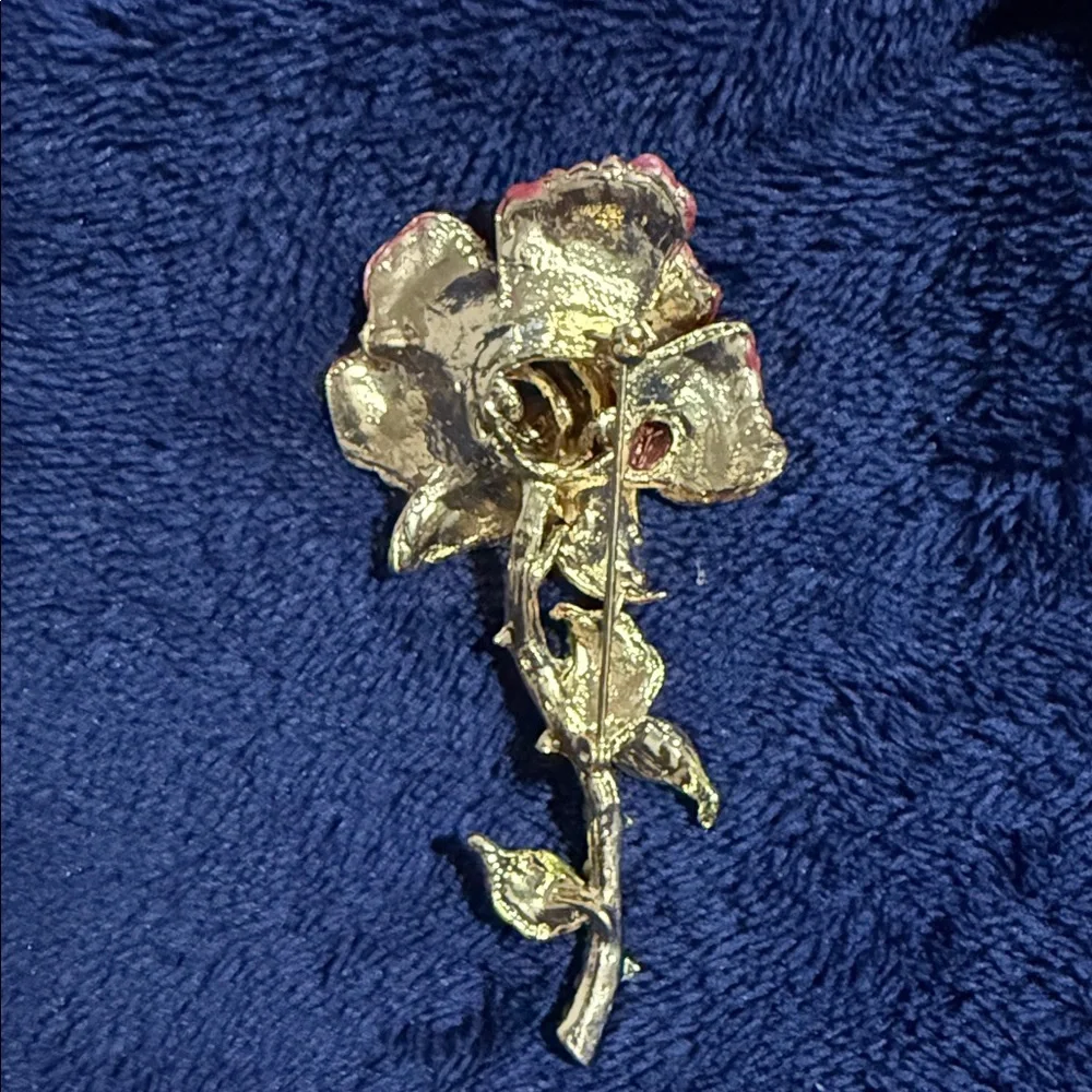 Elegant Red and Green Rose Brooch‎